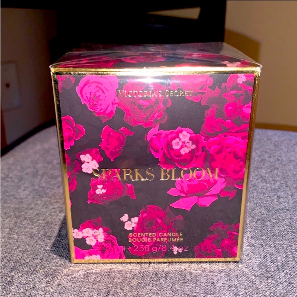 Victoria’s Secret Sparks Bloom Candle